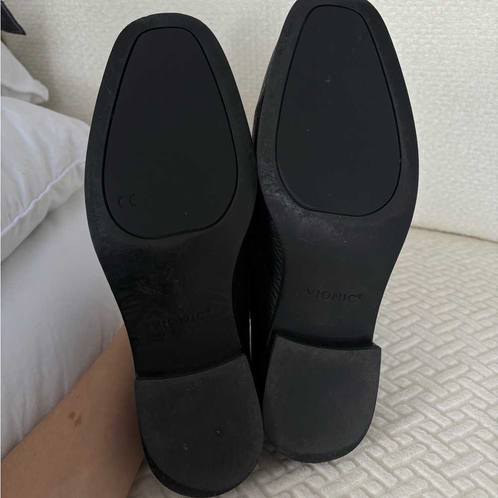 Vionic Pebble Leather Loafer - Picture 4 of 4